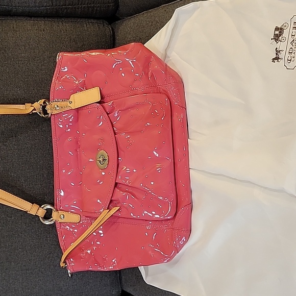 Coach Pink Patent Leather Shoulder Bag With Dust Bag - Picture 12 of 13